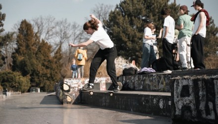 Ženský skateboarding ve světě i u nás + Jak vybrat skate pro holku a jak začít?